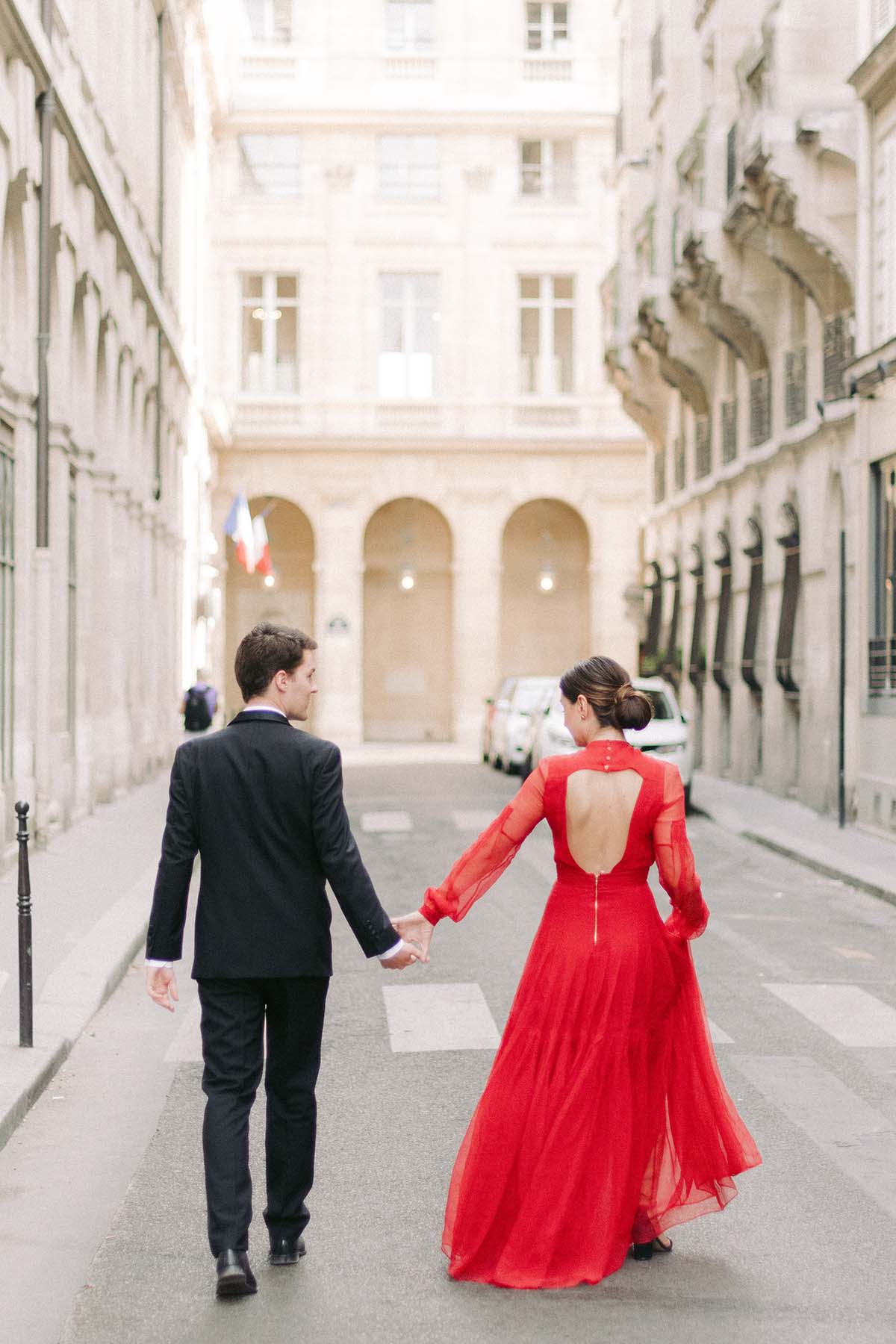 a beautiful couple at the louvre